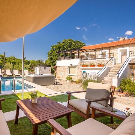 Villa Hrustika - Heated Pool, Jacuzzi & Sauna Gabonjin Екстериор снимка