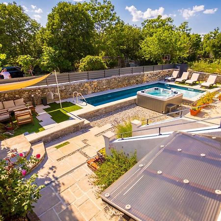 Villa Hrustika - Heated Pool, Jacuzzi & Sauna Gabonjin Екстериор снимка