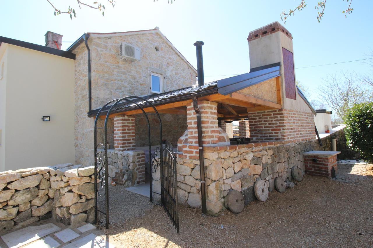 Villa Hrustika - Heated Pool, Jacuzzi & Sauna Gabonjin Екстериор снимка