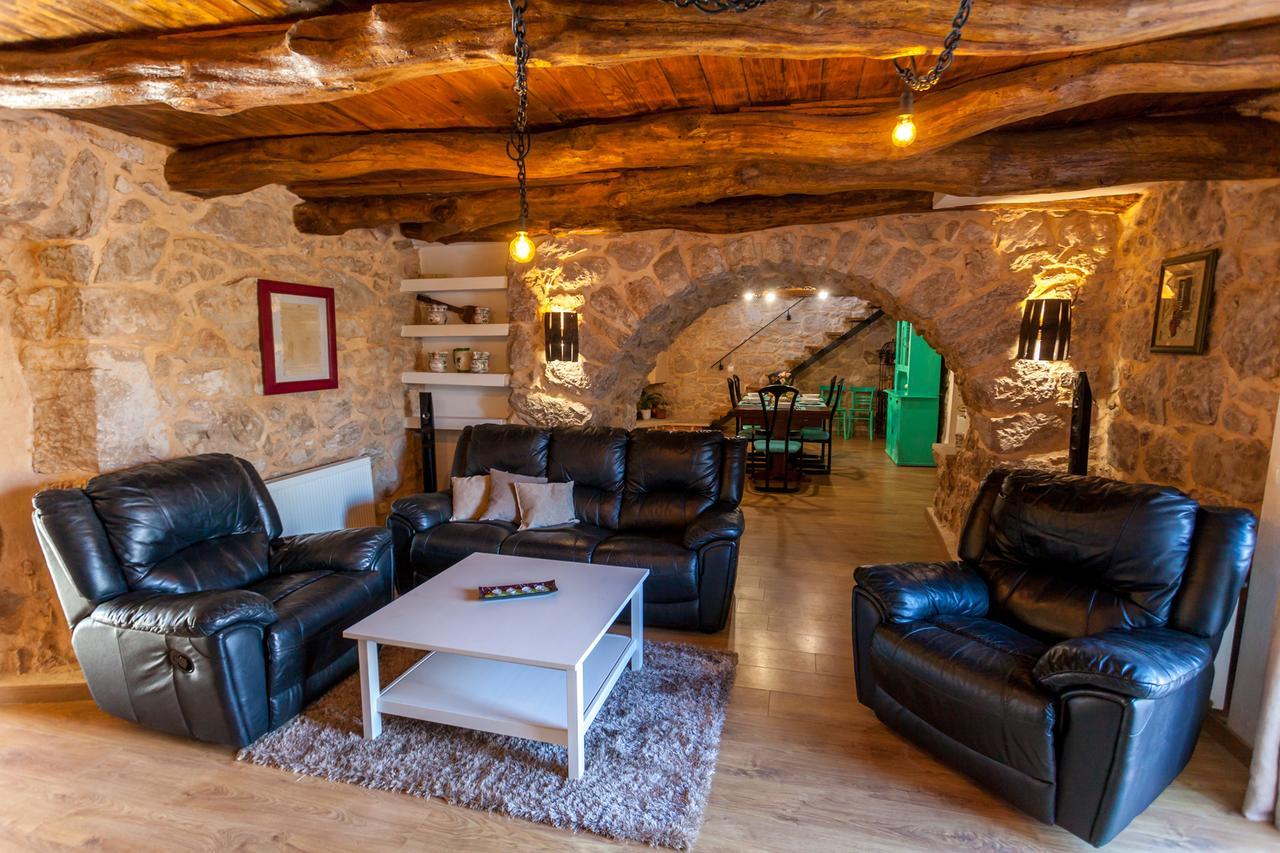 Villa Hrustika - Heated Pool, Jacuzzi & Sauna Gabonjin Екстериор снимка