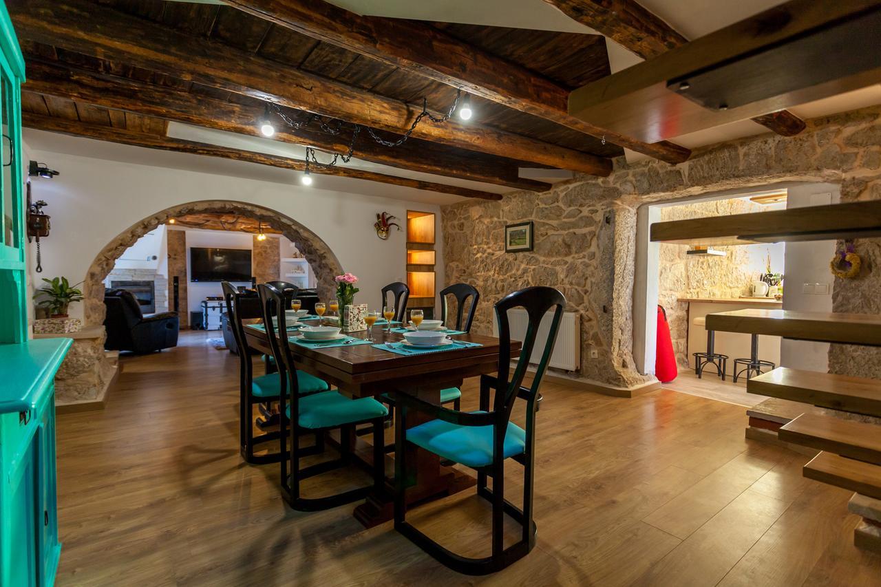 Villa Hrustika - Heated Pool, Jacuzzi & Sauna Gabonjin Екстериор снимка