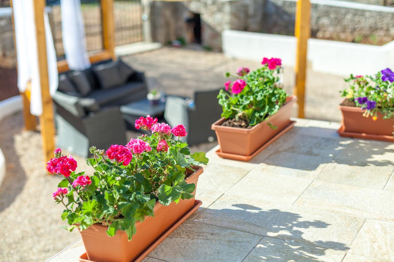Villa Hrustika - Heated Pool, Jacuzzi & Sauna Gabonjin Екстериор снимка