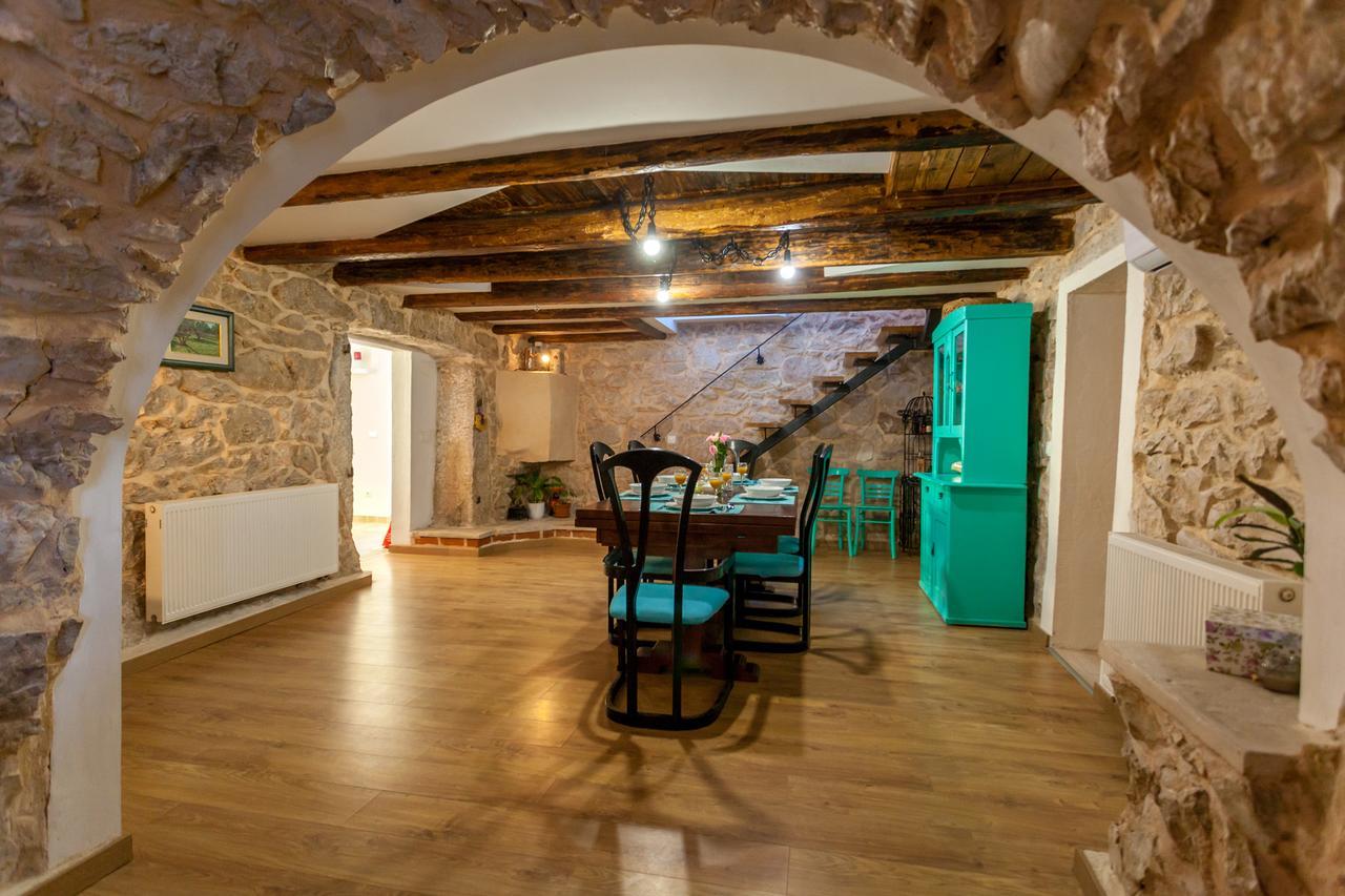 Villa Hrustika - Heated Pool, Jacuzzi & Sauna Gabonjin Екстериор снимка